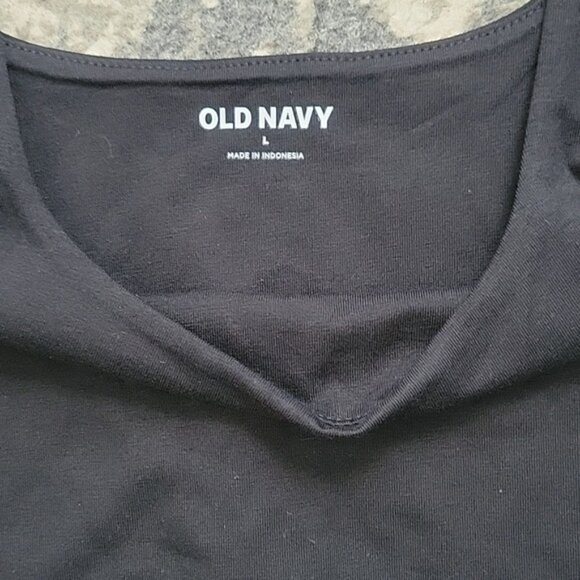 Old Navy Black Fitted Sleeveless Tank Top - Picture 2 of 5